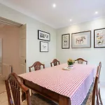 Exquisite Townhouse With Patio