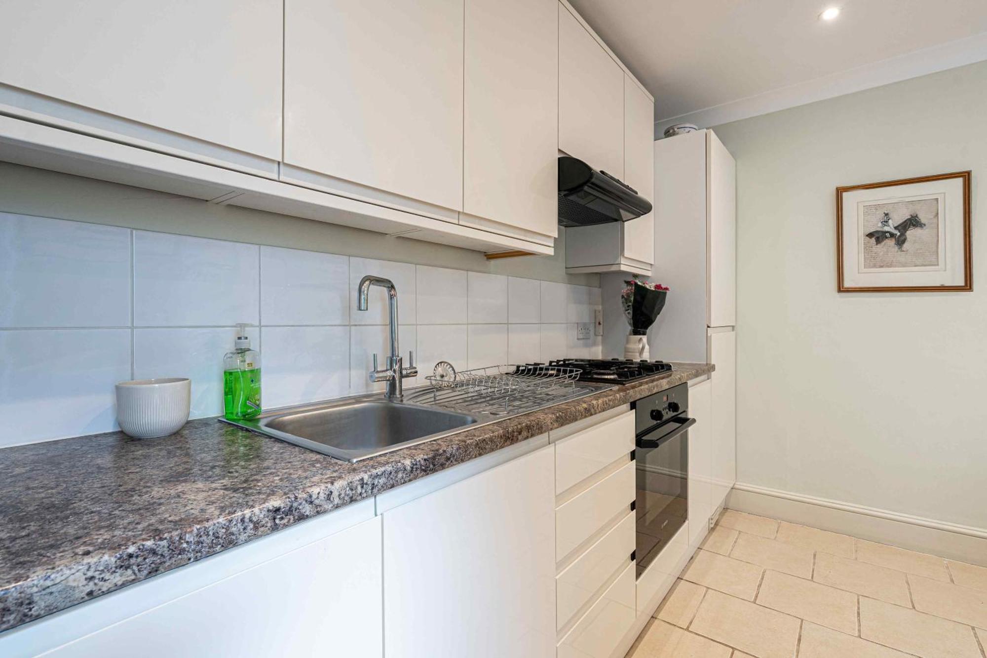 Exquisite Townhouse With Patio *
