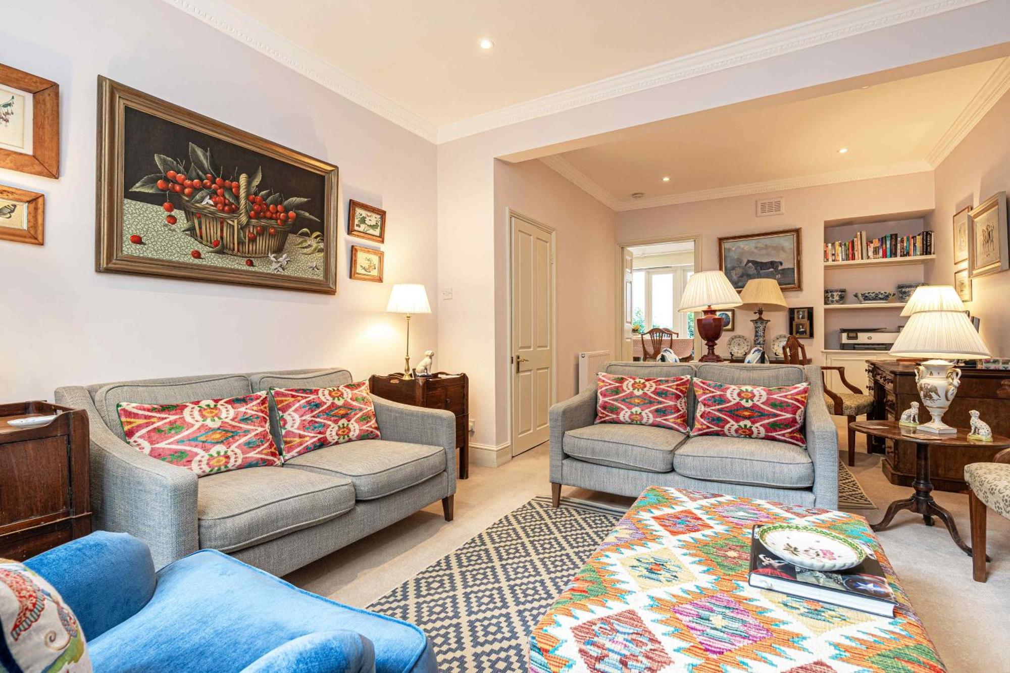 Apartment Exquisite Townhouse With Patio London