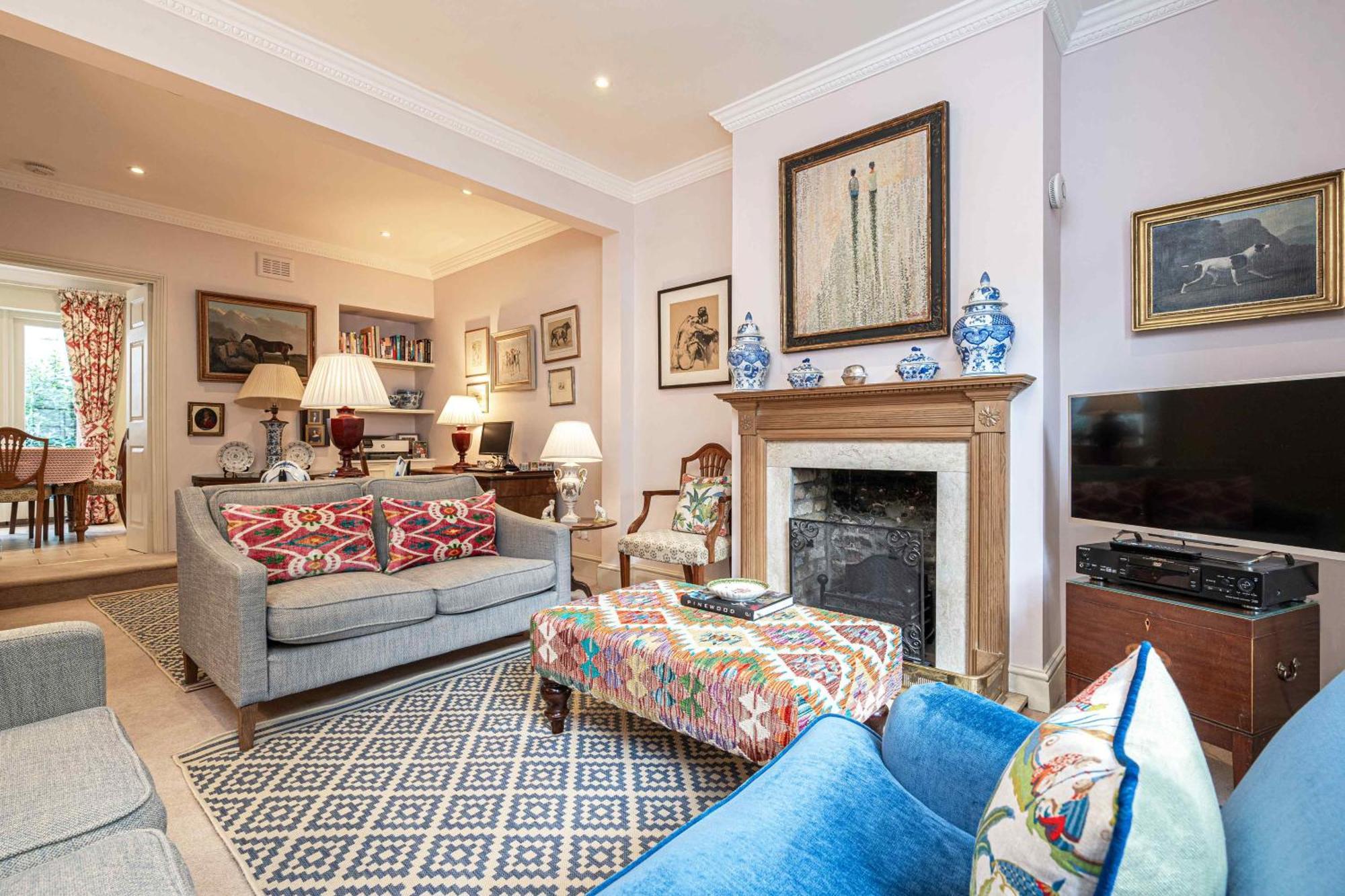 Exquisite Townhouse With Patio London