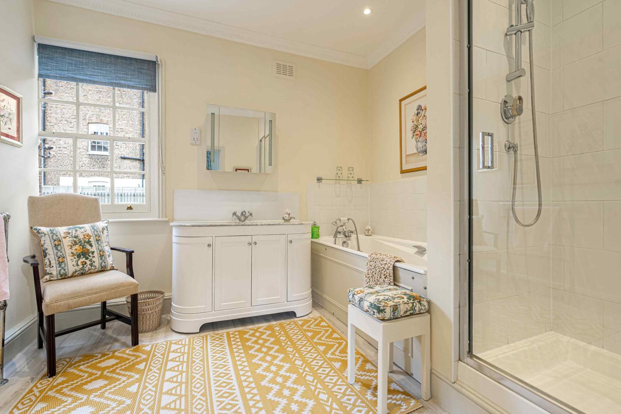 Exquisite Townhouse With Patio Apartment *