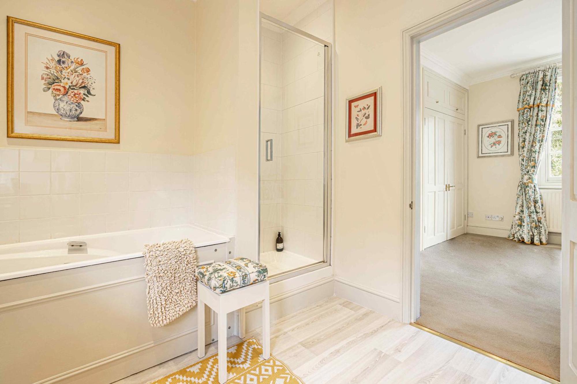 Exquisite Townhouse With Patio *