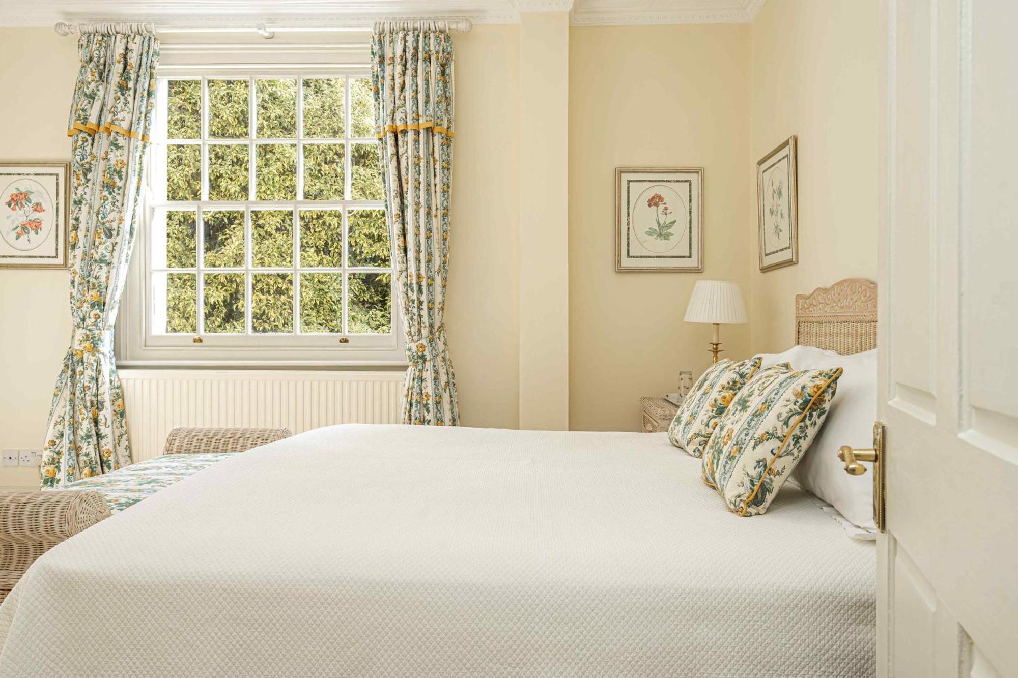 Apartment Exquisite Townhouse With Patio London
