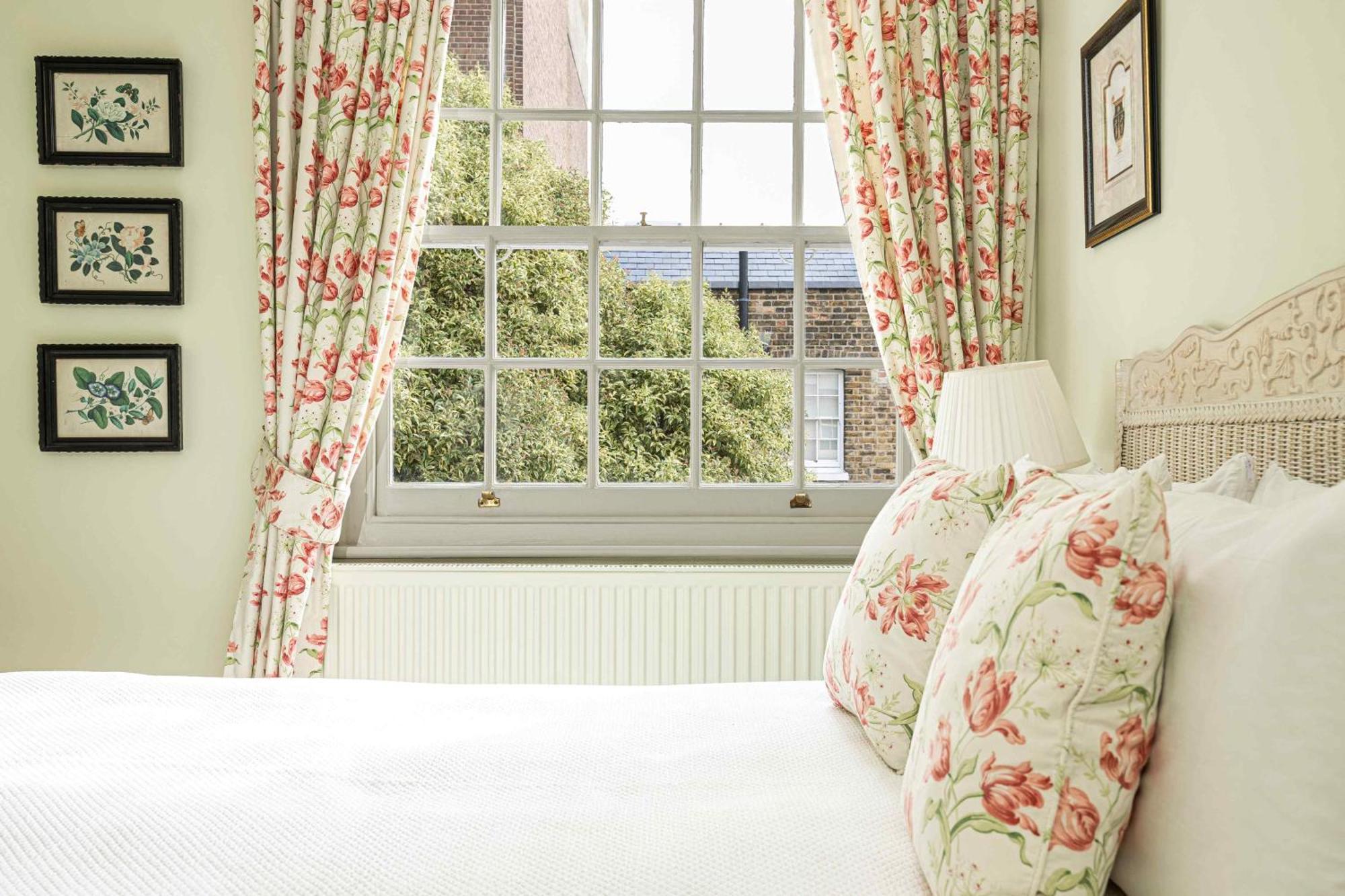 Exquisite Townhouse With Patio * London