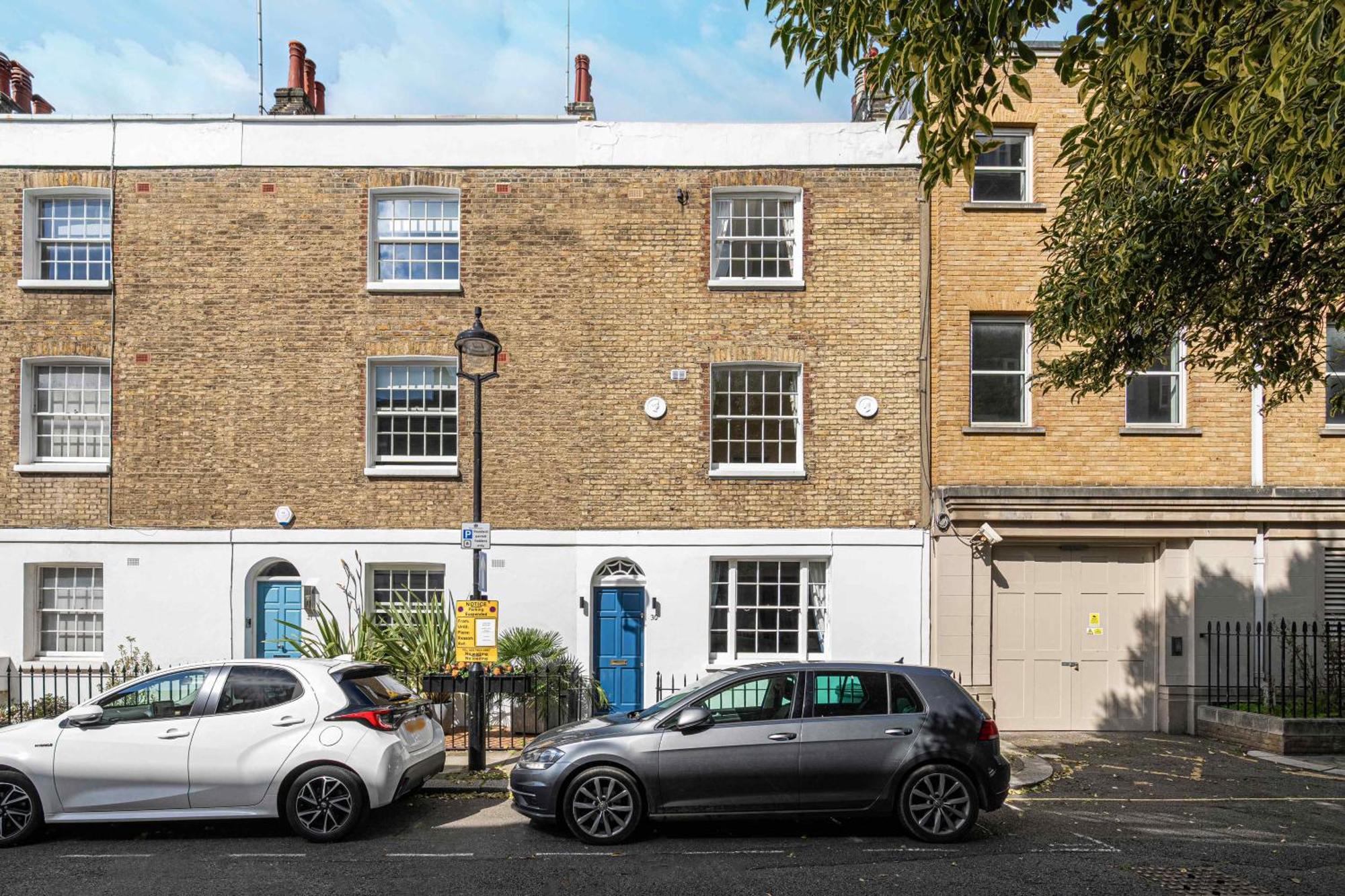 Apartment Exquisite Townhouse With Patio
