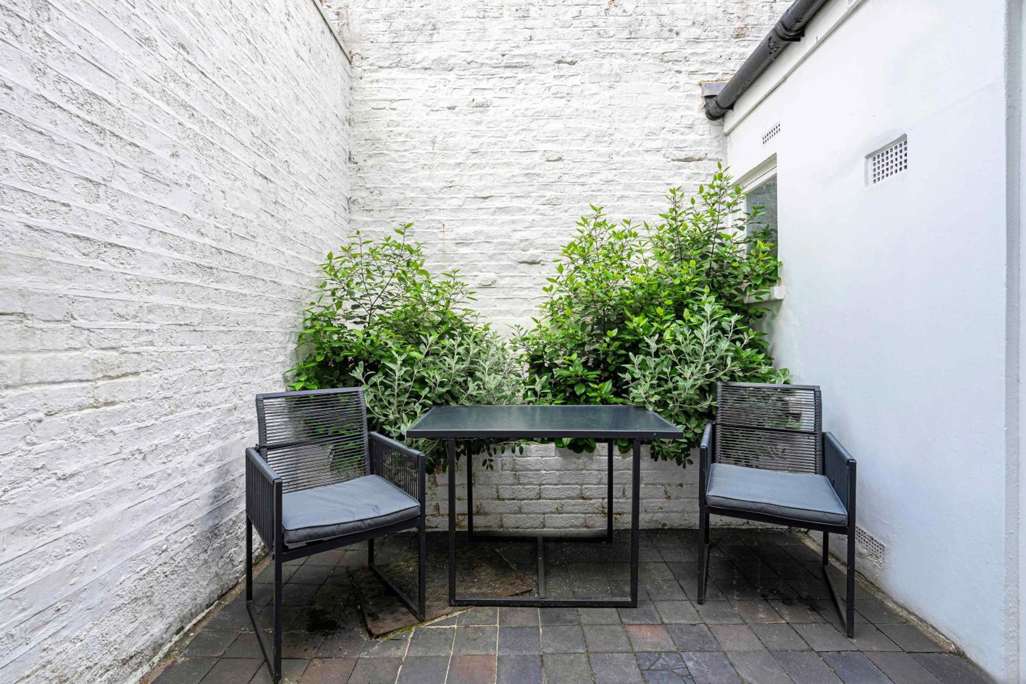 Exquisite Townhouse With Patio
